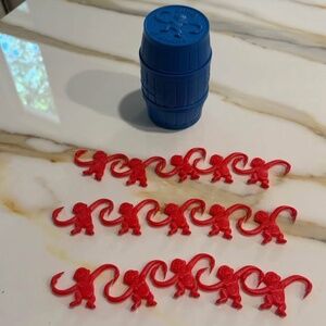 GAMES-Vintage Collectable 1989 Blue Barrel of Monkeys w/ 15 Monkeys